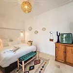 Riad Larbi Khalis